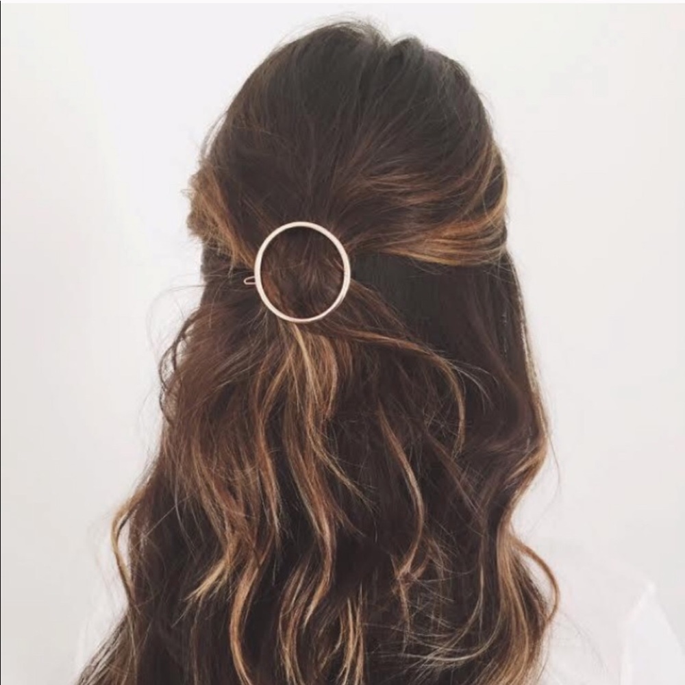 *NEW* silver circle shaped hair clip pin